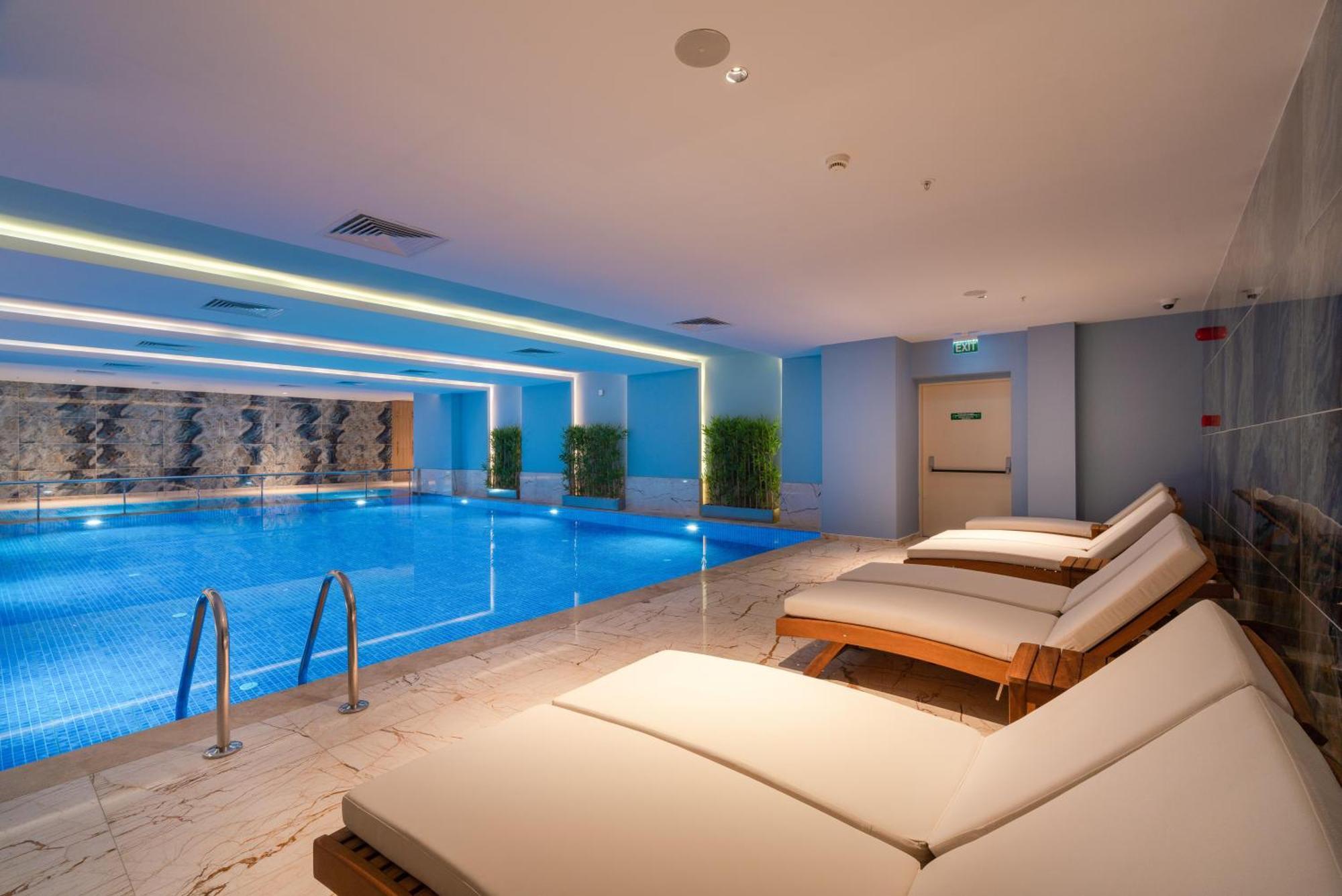 Concorde Tower Hotel & Casino นิโคเซีย ภายนอก รูปภาพ Indoor pool