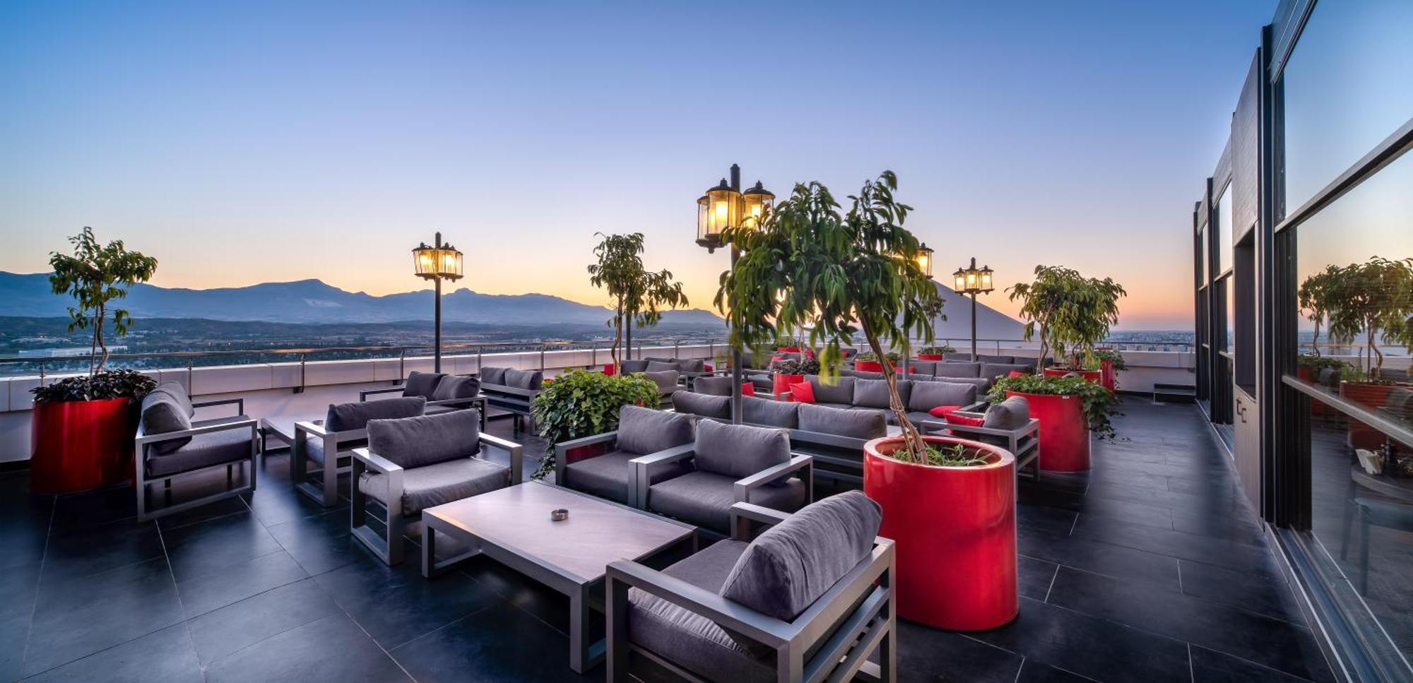 Concorde Tower Hotel & Casino นิโคเซีย ภายนอก รูปภาพ The rooftop lounge at the hotel