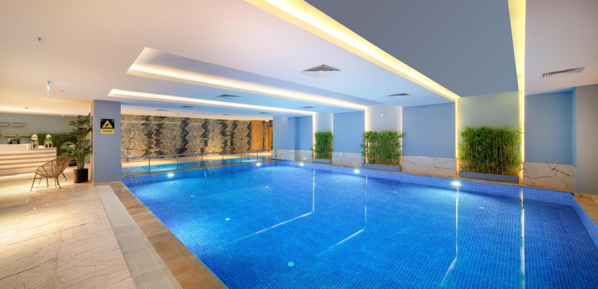 Concorde Tower Hotel & Casino นิโคเซีย ภายนอก รูปภาพ Indoor pool