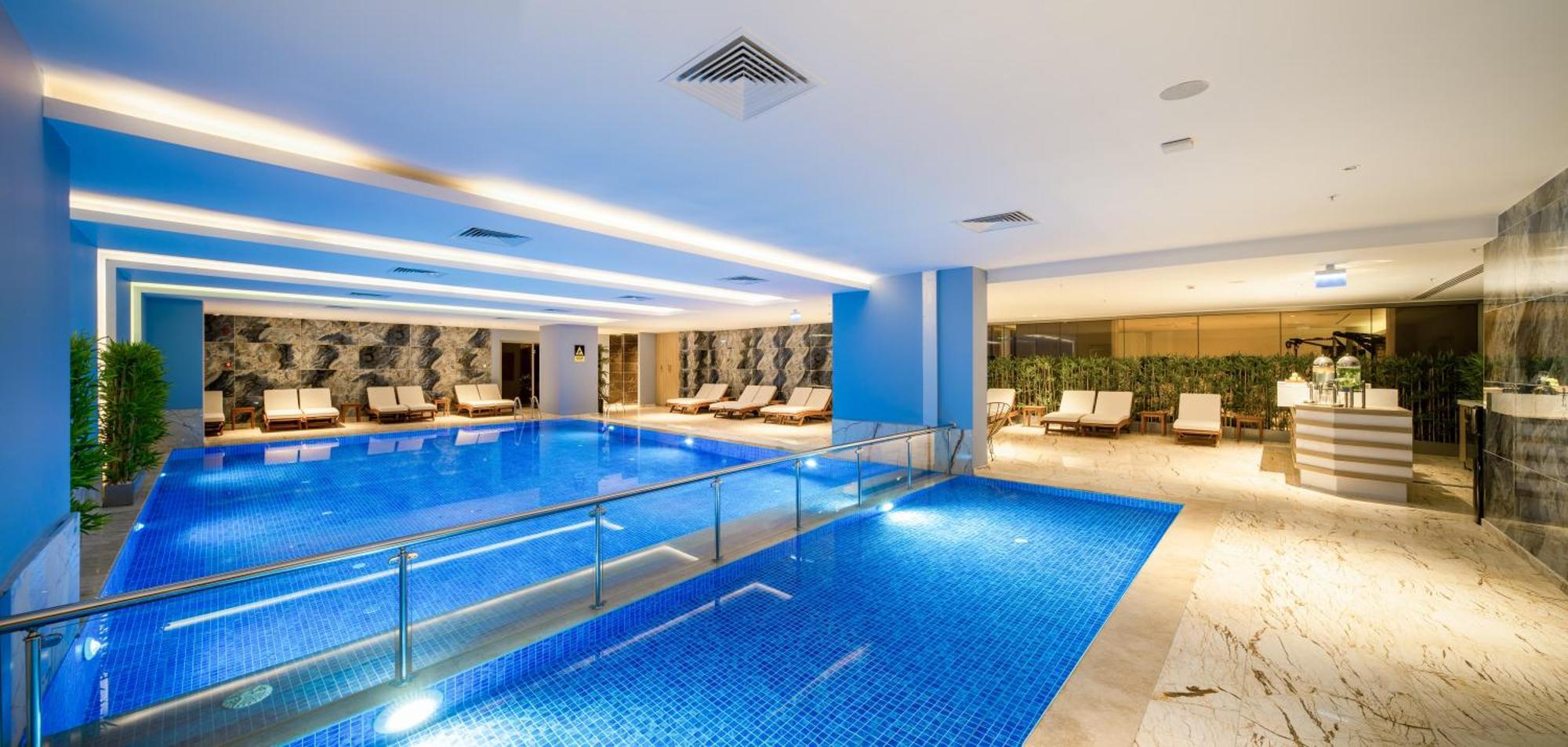 Concorde Tower Hotel & Casino นิโคเซีย ภายนอก รูปภาพ Indoor pool