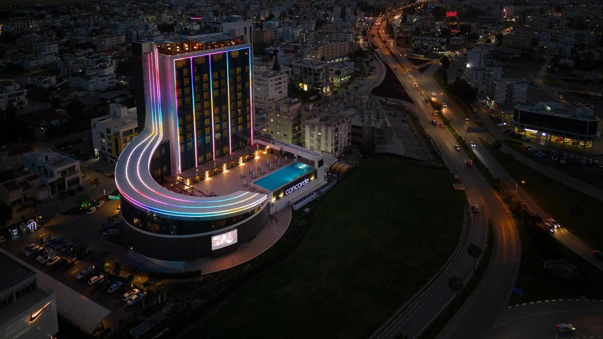 Concorde Tower Hotel & Casino นิโคเซีย ภายนอก รูปภาพ The hotel at night