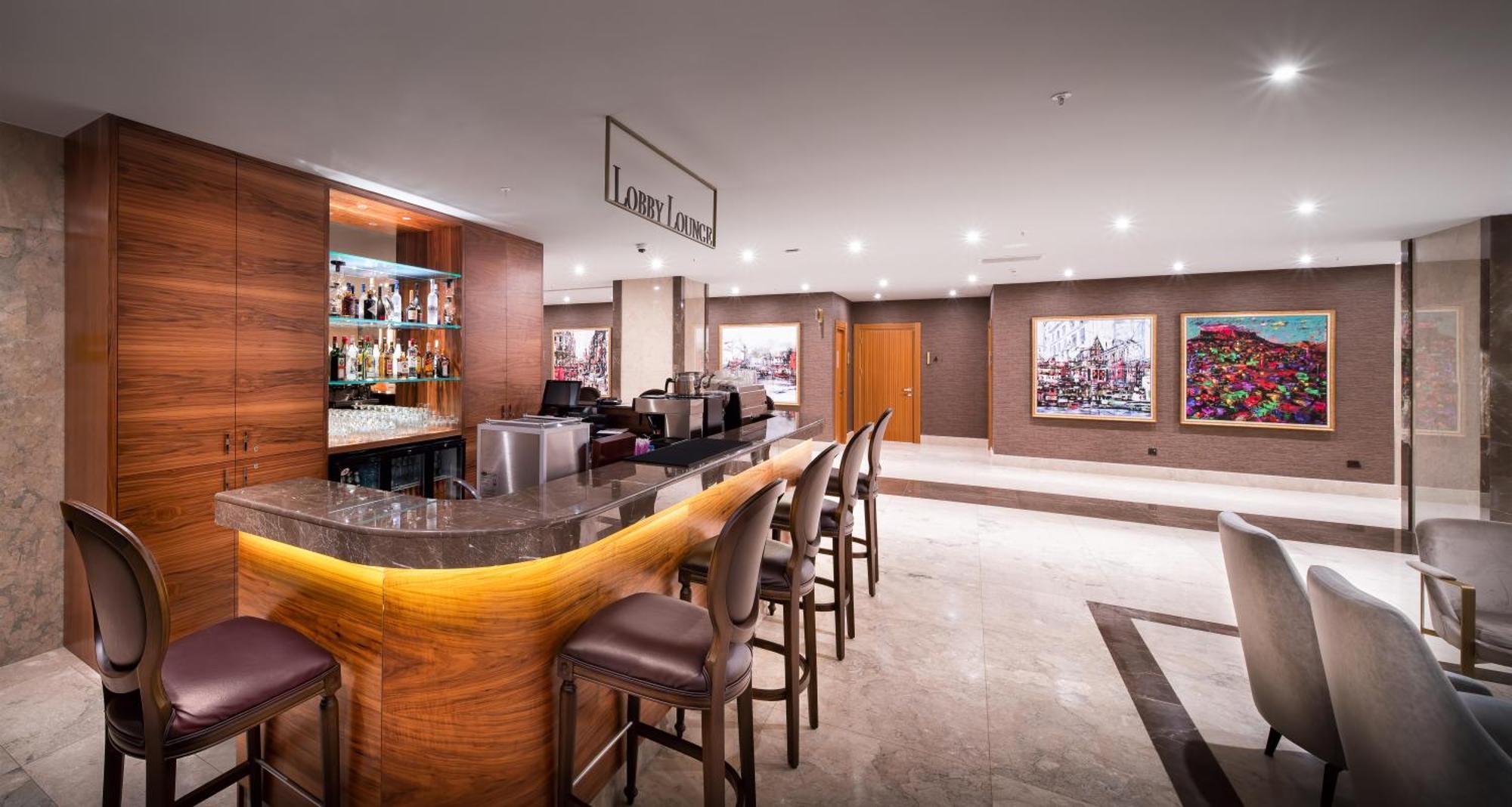 Concorde Tower Hotel & Casino นิโคเซีย ภายนอก รูปภาพ The bar at the London Marriott West End